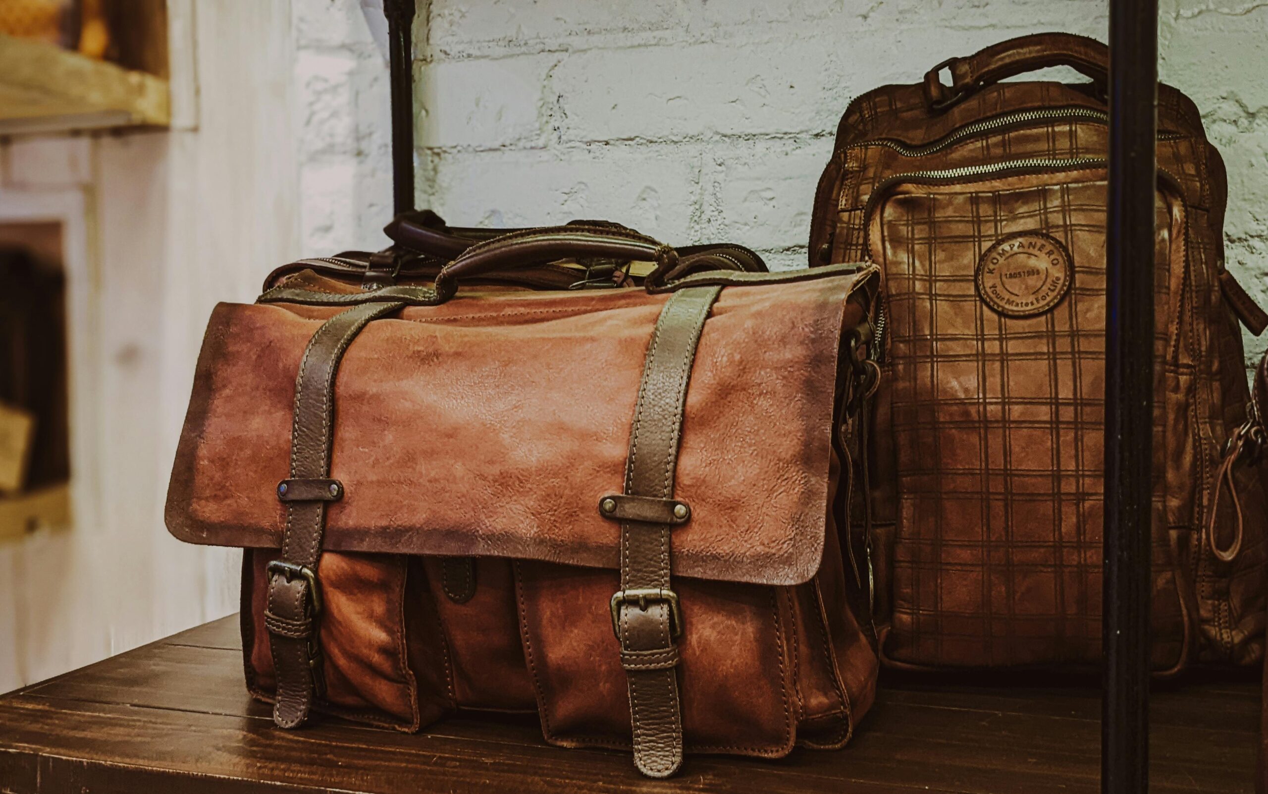 - How to Care for Camel Leather: Tips for Longevity and Beauty - Artnamic