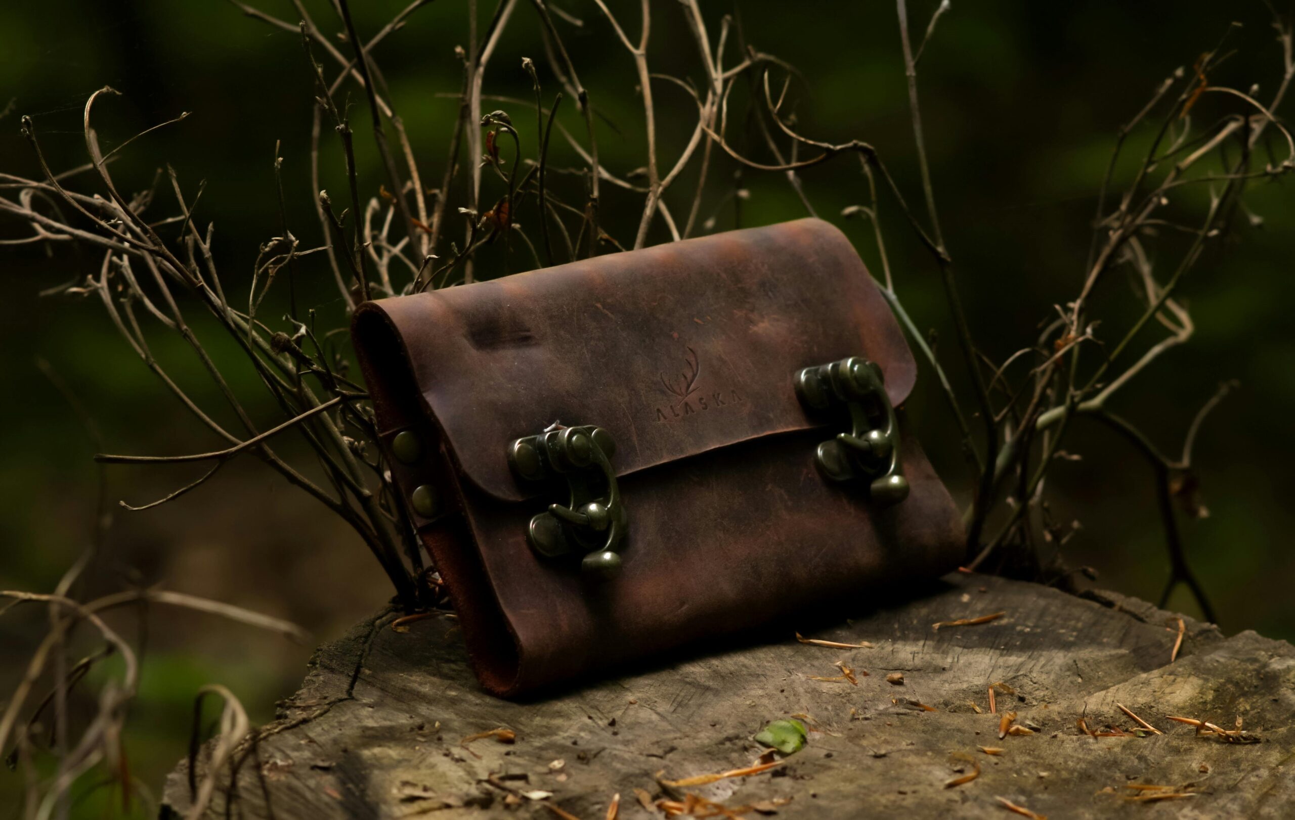 pexels dogadakisakal 77353893 16650328 1 scaled - What is Vegetable-Tanned Leather? - Artnamic - What is Vegetable-Tanned Leather? - Artnamic